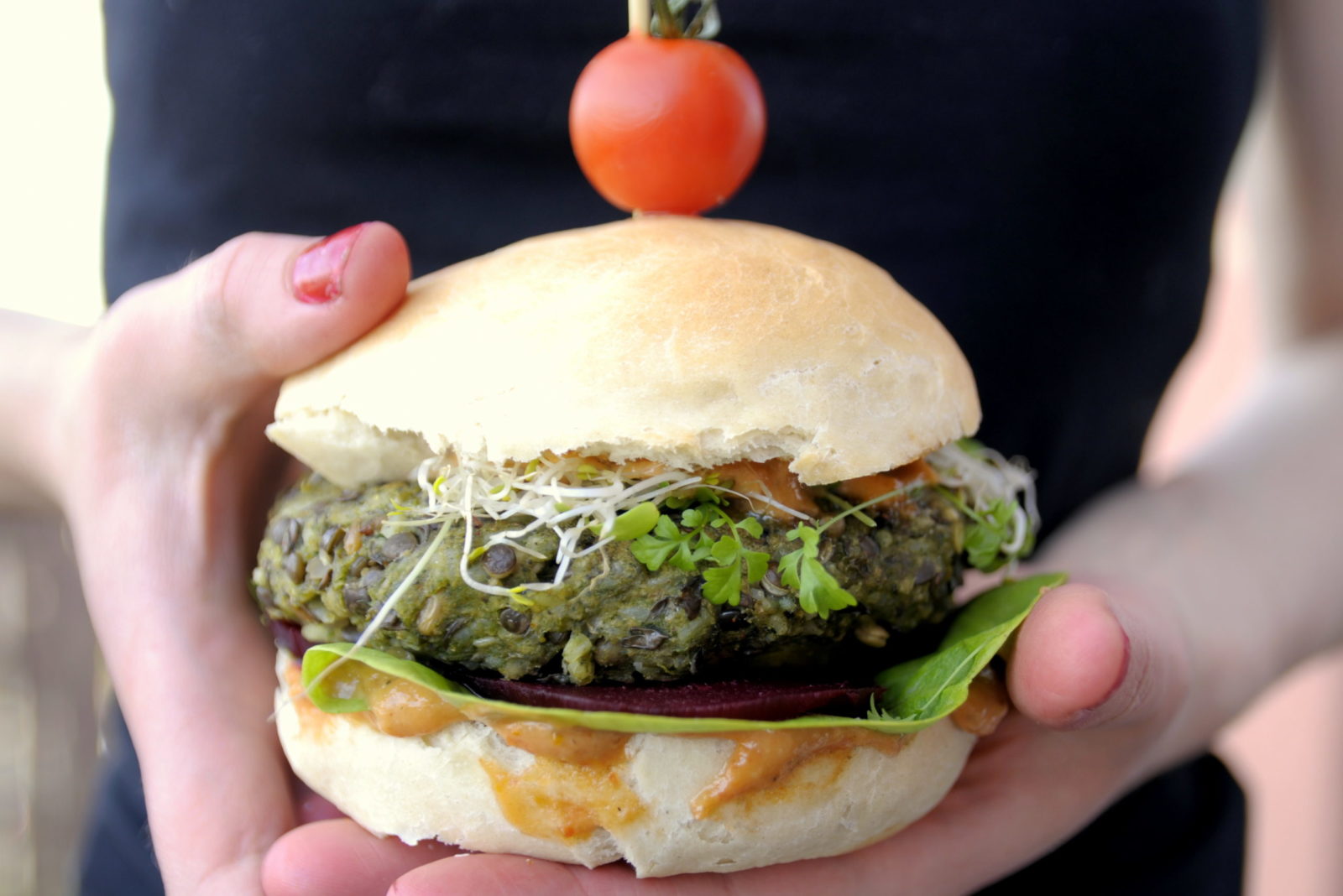 Вегани, цей рецепт для вас: гамбургери з зеленого нуту зі шпинатом!