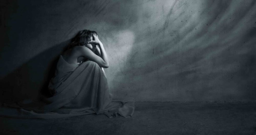 Жіноча депресія: як допомогти подрузі, мамі чи сестрі впоратися з цією проблемою?